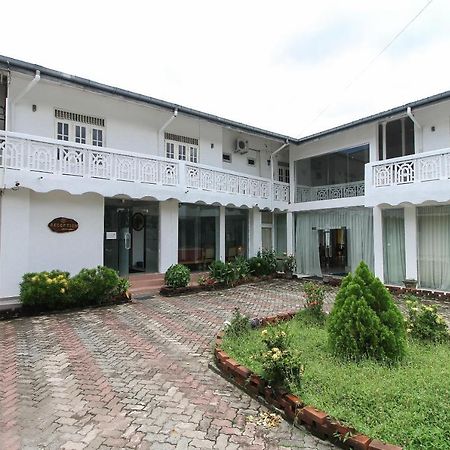 Hotel Empryean Katunayake Exterior photo