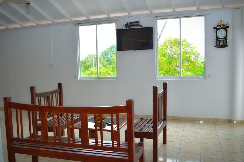 Hotel Empryean Katunayake Exterior photo