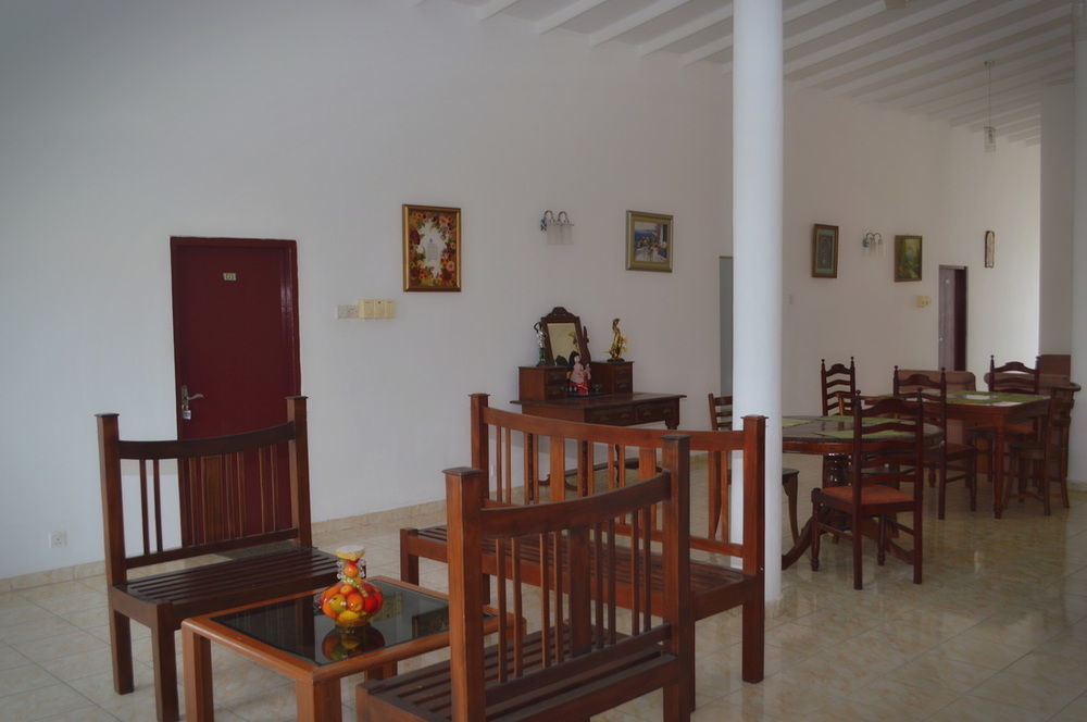 Hotel Empryean Katunayake Exterior photo