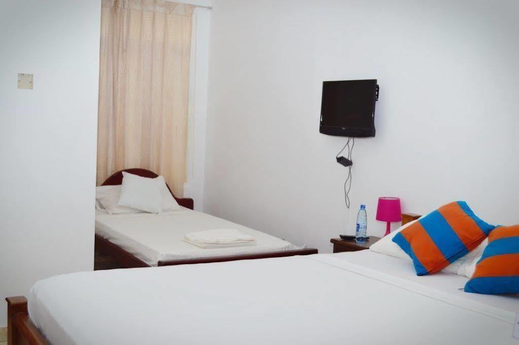 Hotel Empryean Katunayake Exterior photo