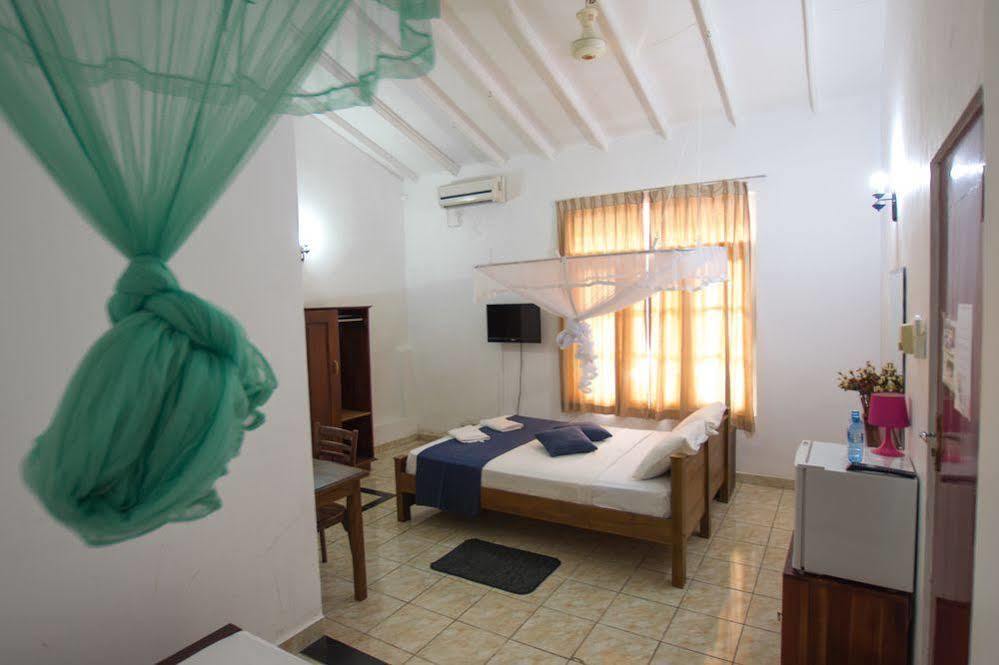 Hotel Empryean Katunayake Exterior photo