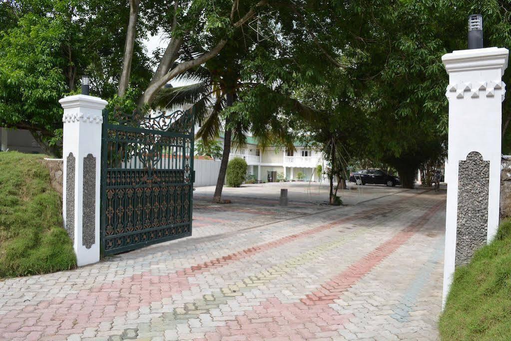 Hotel Empryean Katunayake Exterior photo