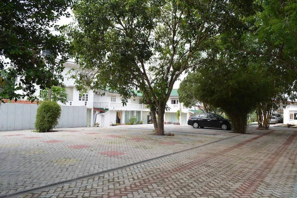 Hotel Empryean Katunayake Exterior photo