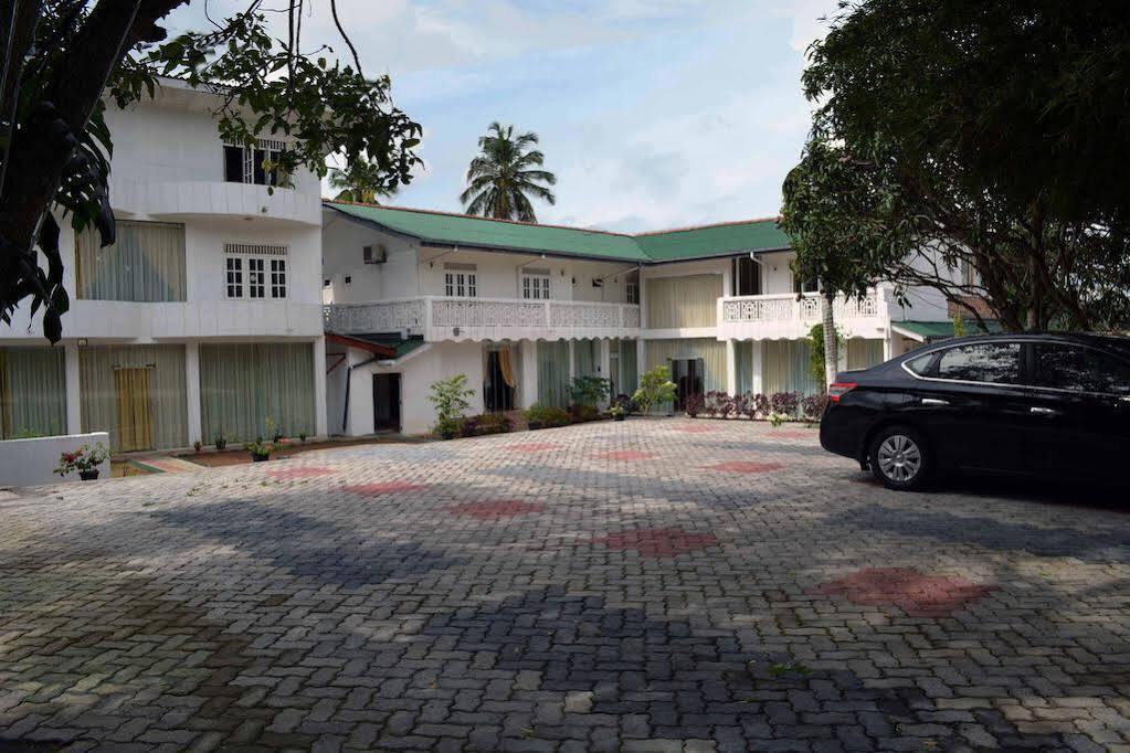 Hotel Empryean Katunayake Exterior photo