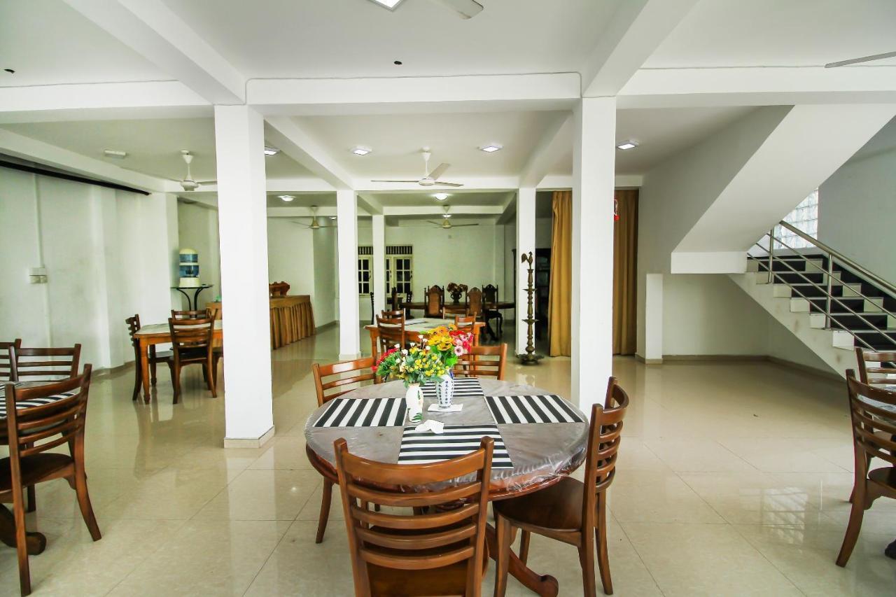 Hotel Empryean Katunayake Exterior photo
