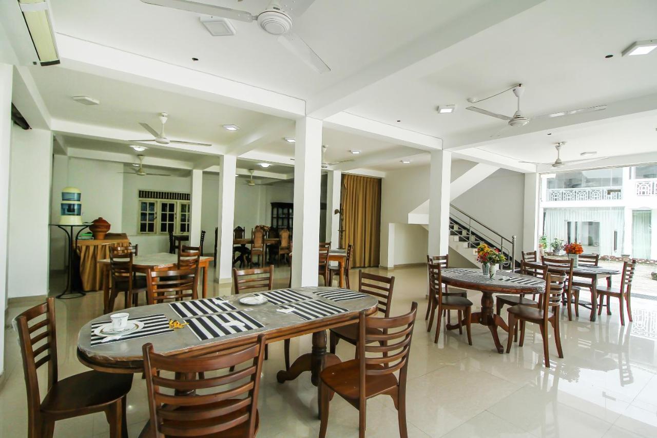 Hotel Empryean Katunayake Exterior photo