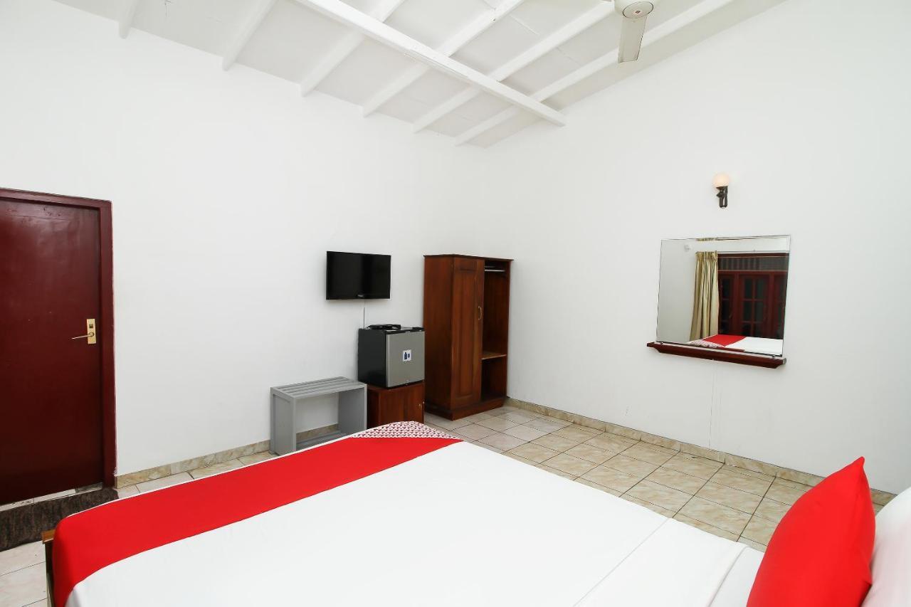 Hotel Empryean Katunayake Exterior photo